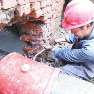安徽阜陽：不畏烈日，他們走遍大街小巷