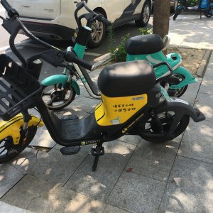 阜陽一女子微信掃碼騎車，卻“被”買保險